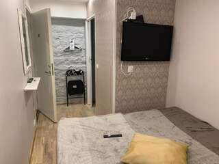 Хостелы Bedroom with Bathroom Private Таллин Двухместный номер с 1 кроватью и собственной ванной комнатой-1