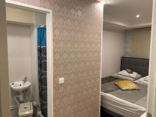 Хостелы Bedroom with Bathroom Private Таллин Двухместный номер с 1 кроватью и собственной ванной комнатой-4